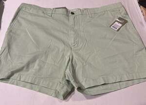 Men's Every Wear Flat-Front Shorts Size 42
D2